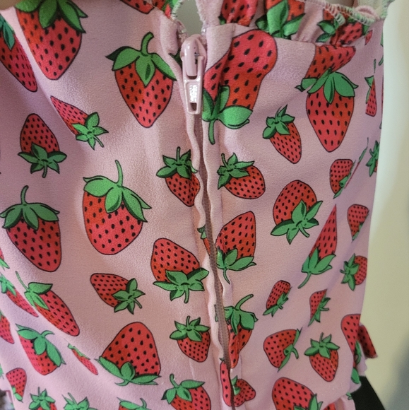 Dollskill corset strawberry crop top - Picture 2 of 6